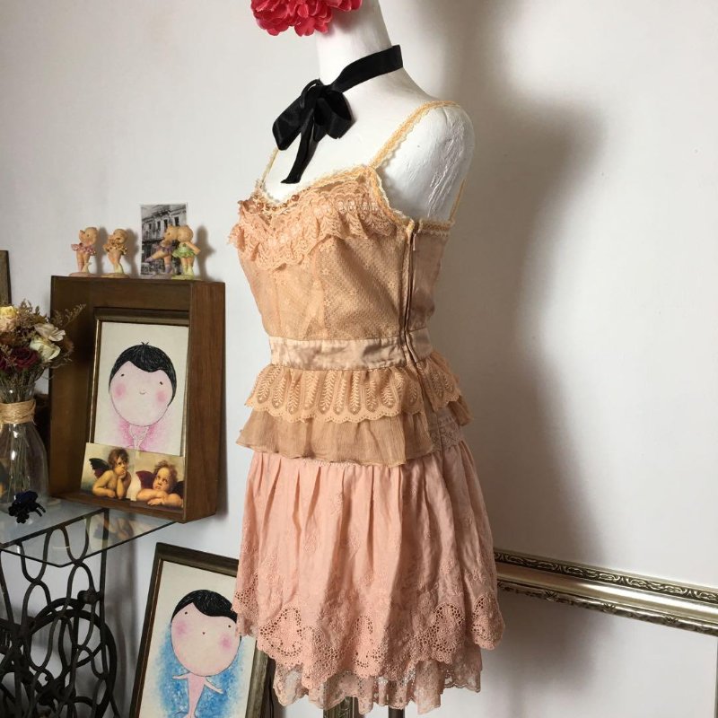 【春姍古著】201-設計師品牌 Robyn Hung 洪英妮 細緻 蕾絲款 細肩帶/裙子合售 M號-1