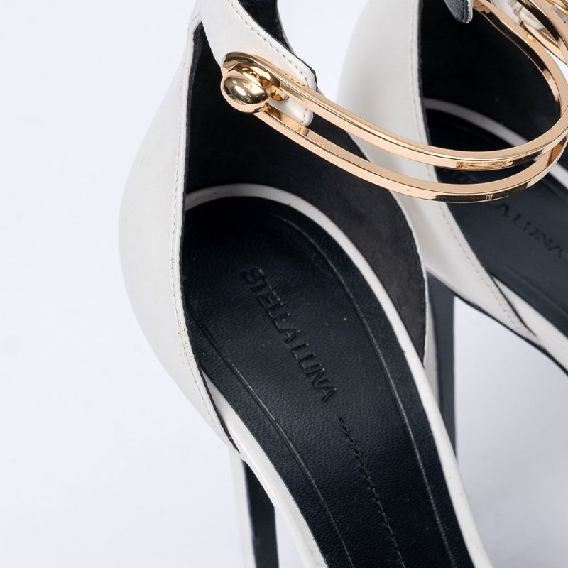 【陳喬恩私服】STELLA LUNA 白色細跟金屬皮革繫帶高跟鞋-2
