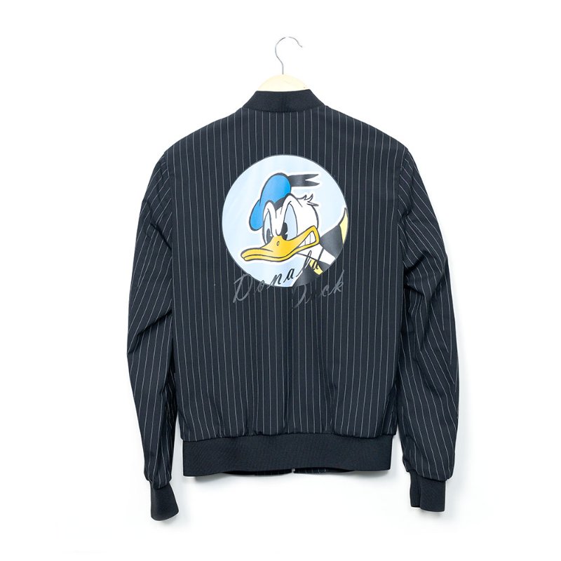 【陳喬恩私服】PEACEBIRD 後唐老鴨圖案細條紋棒球外套-0