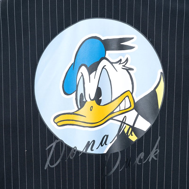 【陳喬恩私服】PEACEBIRD 後唐老鴨圖案細條紋棒球外套-3