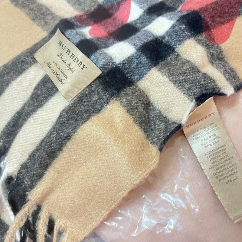 情人節限定款Burberry 愛心羊絨圍巾-3