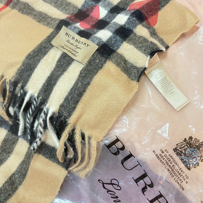 情人節限定款Burberry 愛心羊絨圍巾-4