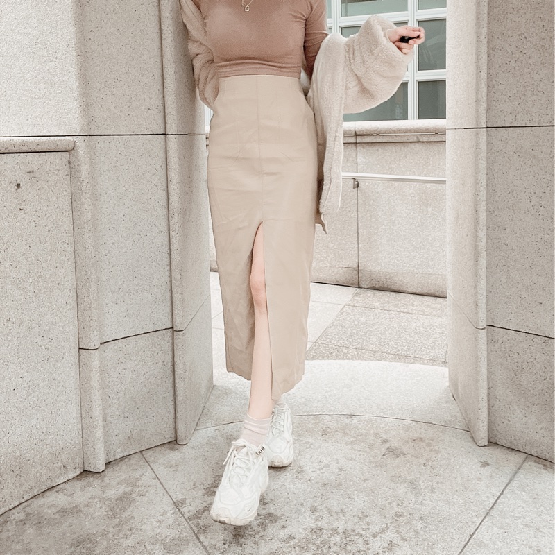 長腿小姊姊高腰質感奶茶色皮裙-1