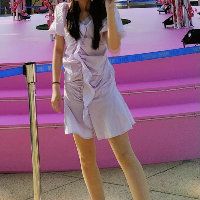 可拉露肩 肩鬆緊 綁帶 吊帶 荷葉邊 V領 魚尾裙襬 後露背 泡泡袖 蓬袖 氣質 淡紫色 香芋紫 顯瘦 洋裝 連身裙-2