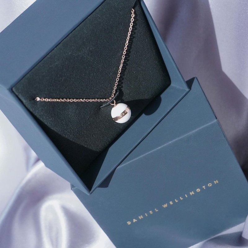 【王以甯 Ines 私服】Daniel Wellington 白色陶瓷金邊圓珠項鍊-1