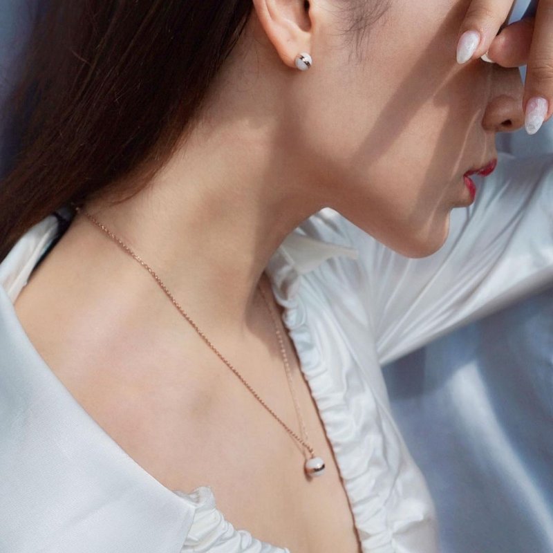 【王以甯 Ines 私服】Daniel Wellington 白色陶瓷金邊圓珠項鍊-3