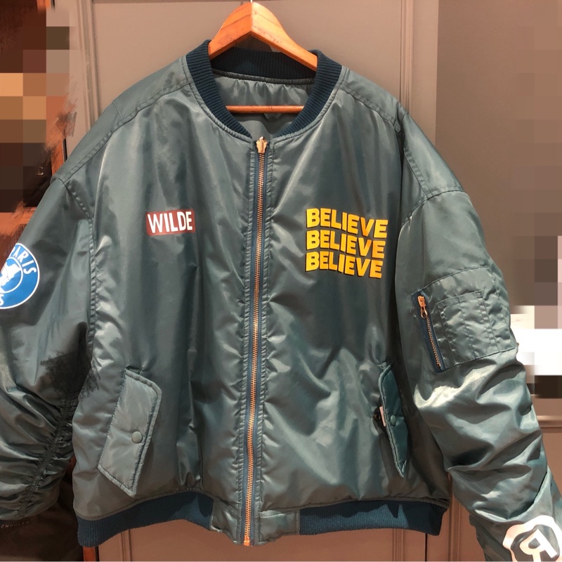 韓國代購X2 寬松塗鴉徽章兩面穿抽褶袖夾克飛行棉服外套-6