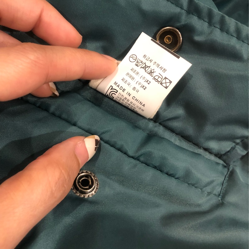 韓國代購X2 寬松塗鴉徽章兩面穿抽褶袖夾克飛行棉服外套-9