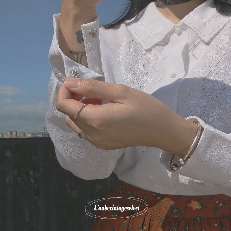 𝑳’𝒂𝒖𝒃𝒆; 菱格刺繡雕花古典襯衫-2