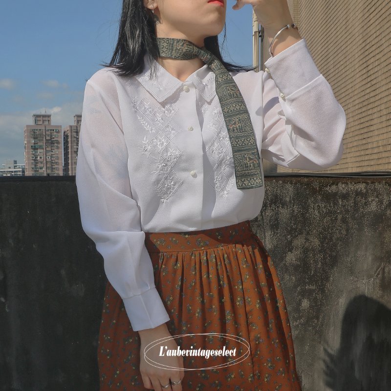 𝑳’𝒂𝒖𝒃𝒆; 菱格刺繡雕花古典襯衫-3