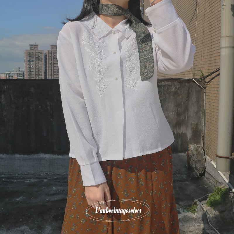 𝑳’𝒂𝒖𝒃𝒆; 菱格刺繡雕花古典襯衫-4