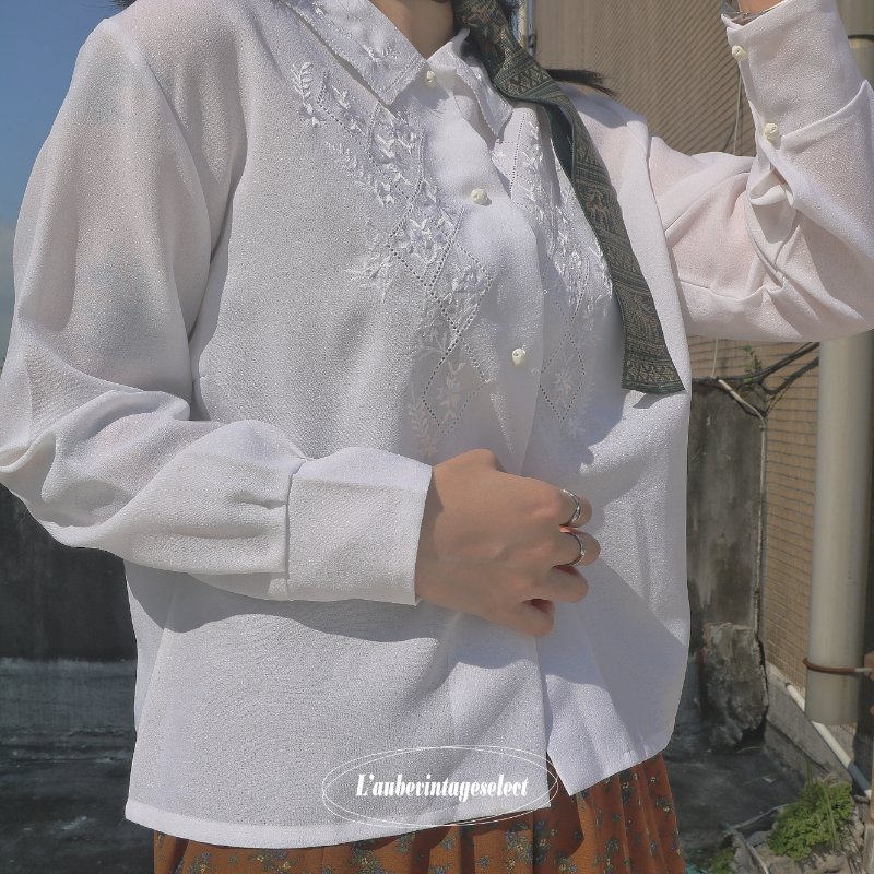 𝑳’𝒂𝒖𝒃𝒆; 菱格刺繡雕花古典襯衫-5