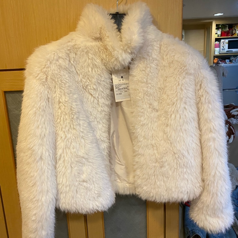 Bershka 白色毛毛外套 全新-1