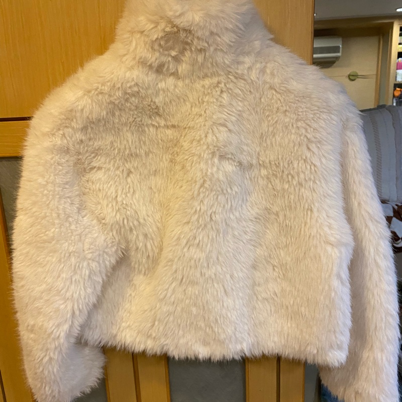Bershka 白色毛毛外套 全新-3