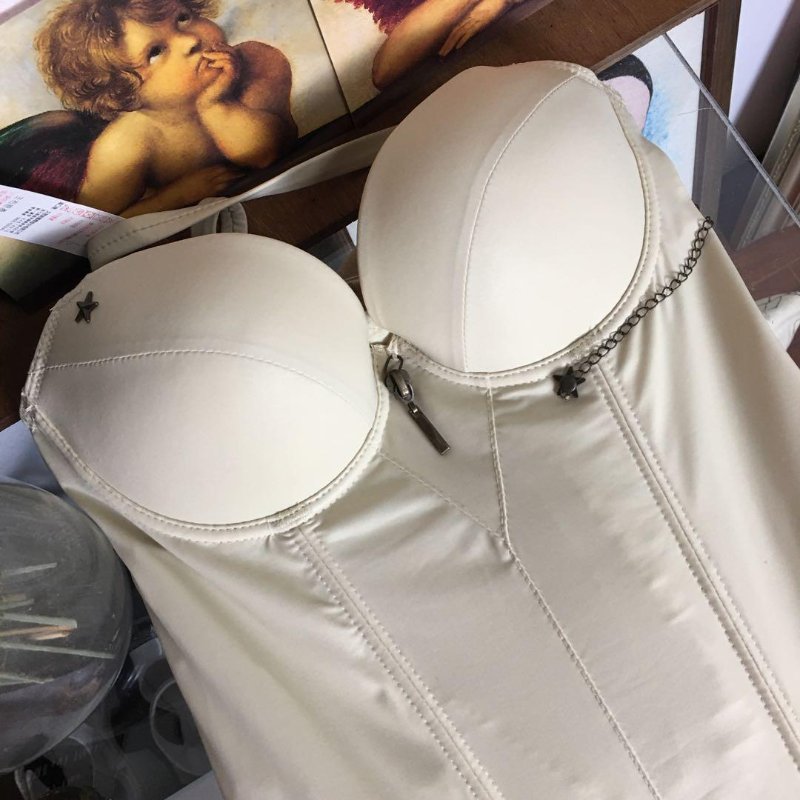 【春姍古著】187-瑪登瑪朵 S號 奶茶色馬甲 搖滾風-8