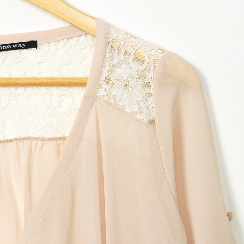 【朱俐靜私服】One Way 雪紡透膚蕾絲雕花罩衫-1