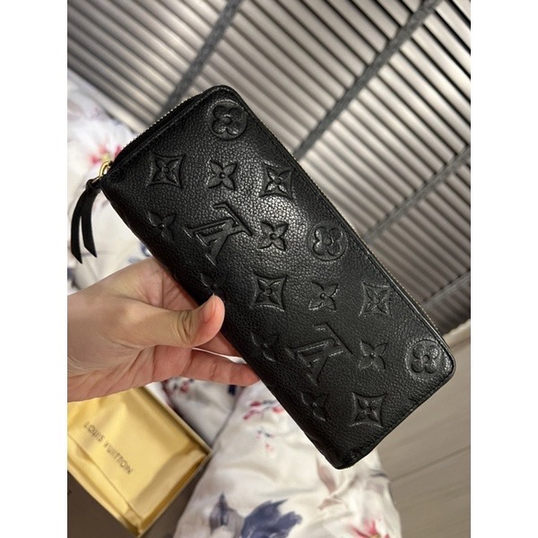 雙11折扣款❤️LV Louis Vuitton 路易威登 黑色壓紋長夾-1