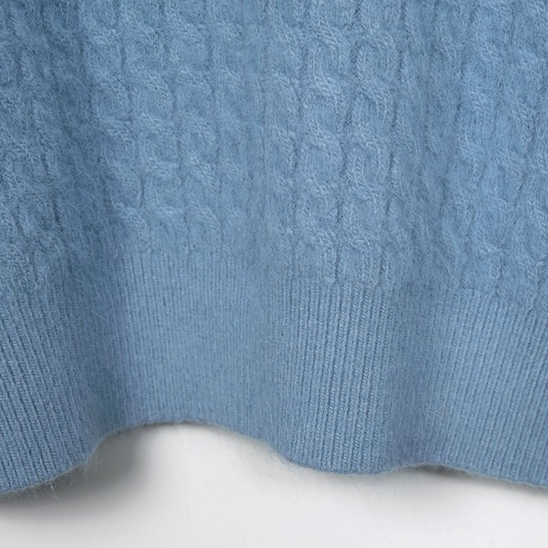 【艾琳私服】水藍色海馬毛麻花泡泡袖毛衣-3