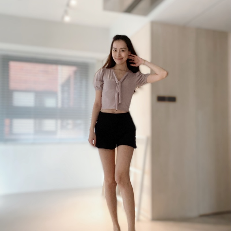 ZARA 小荷葉邊高腰黑色短褲-2