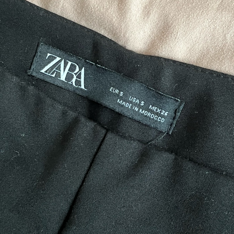 ZARA 小荷葉邊高腰黑色短褲-3