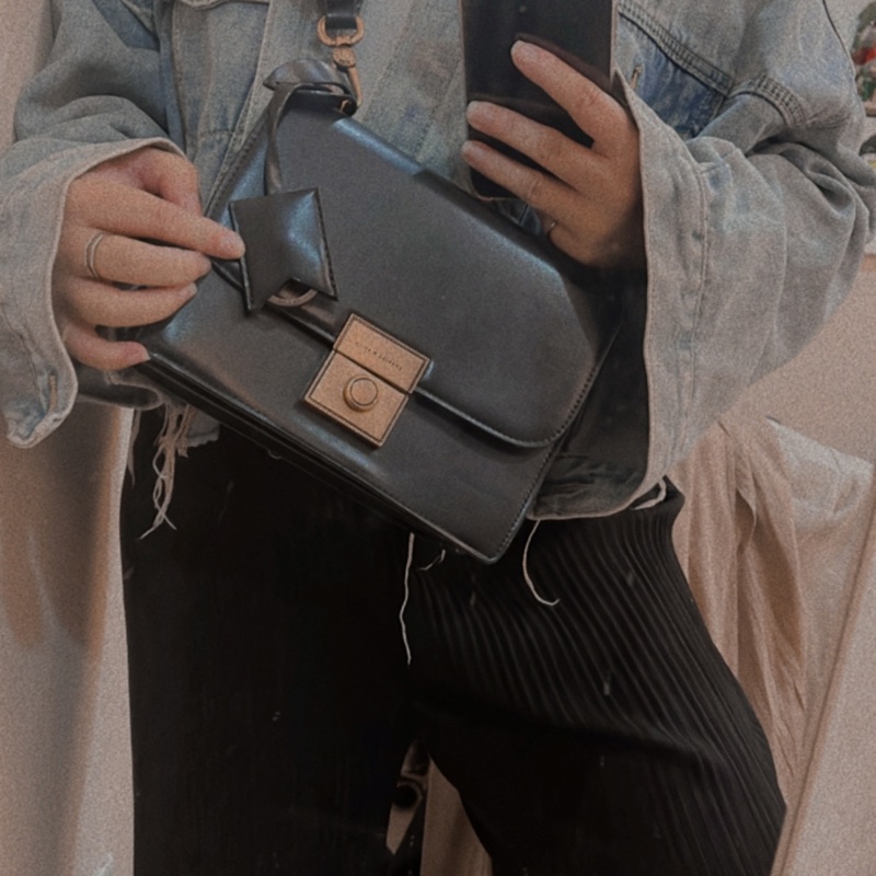 Charles & Keith 小ck經典吊牌風琴包-1