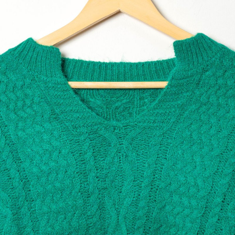 【吳婉君私服】綠色 V 領麻花毛衣-1