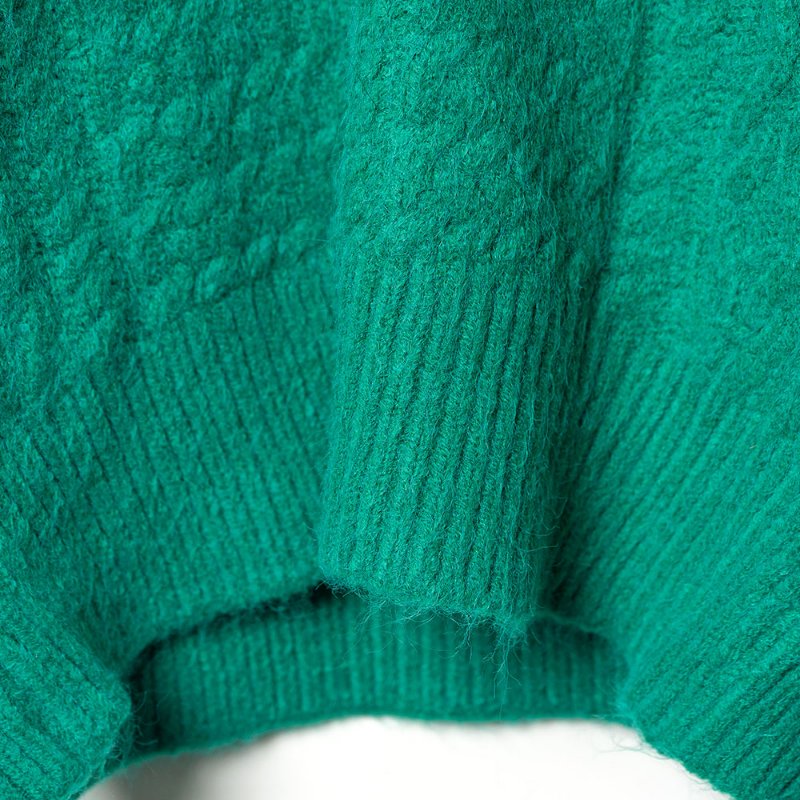 【吳婉君私服】綠色 V 領麻花毛衣-3
