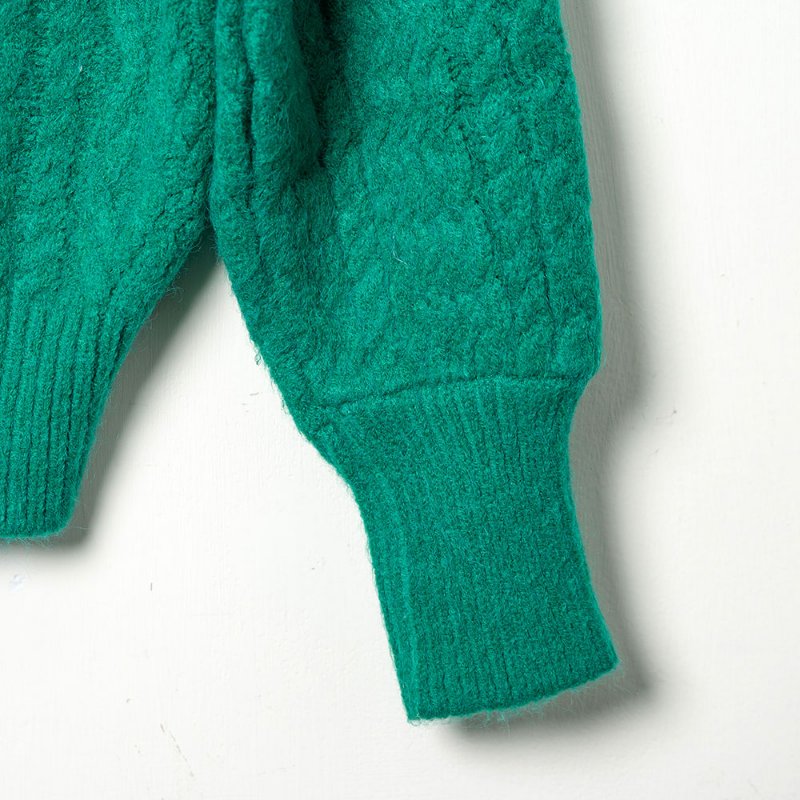 【吳婉君私服】綠色 V 領麻花毛衣-4