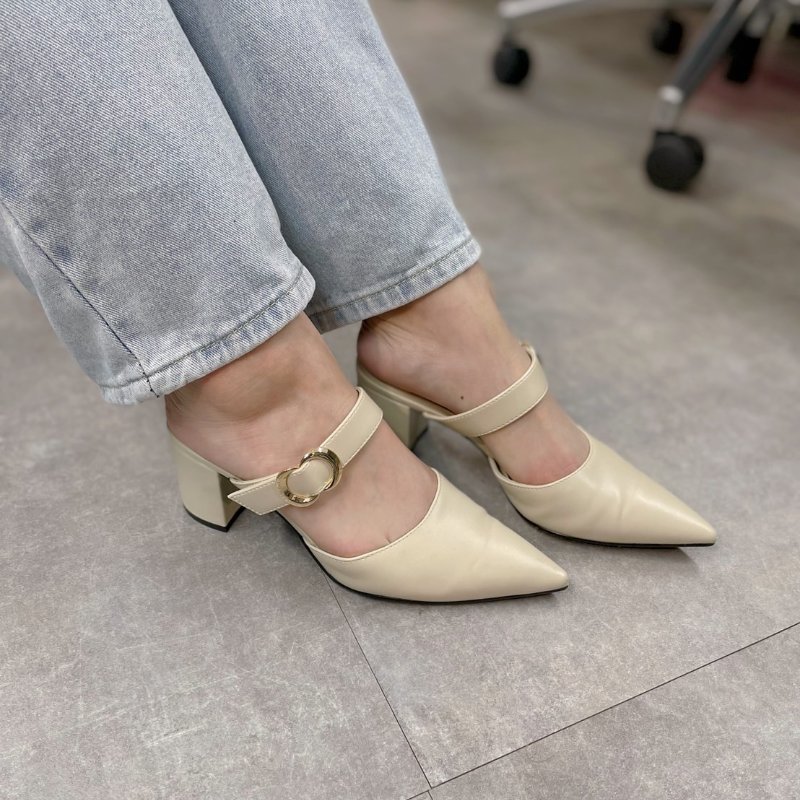 CHARLES & KEITH 小CK C釦 皮革帶 穆勒鞋 石灰白 時尚 穿搭 女鞋 鞋跟 跟鞋 女款 休閒款式-3