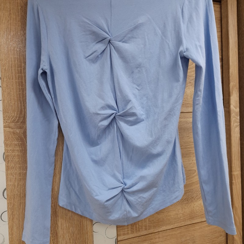 DKNY Jeans扭結設計感上衣～降價囉！＄350-0