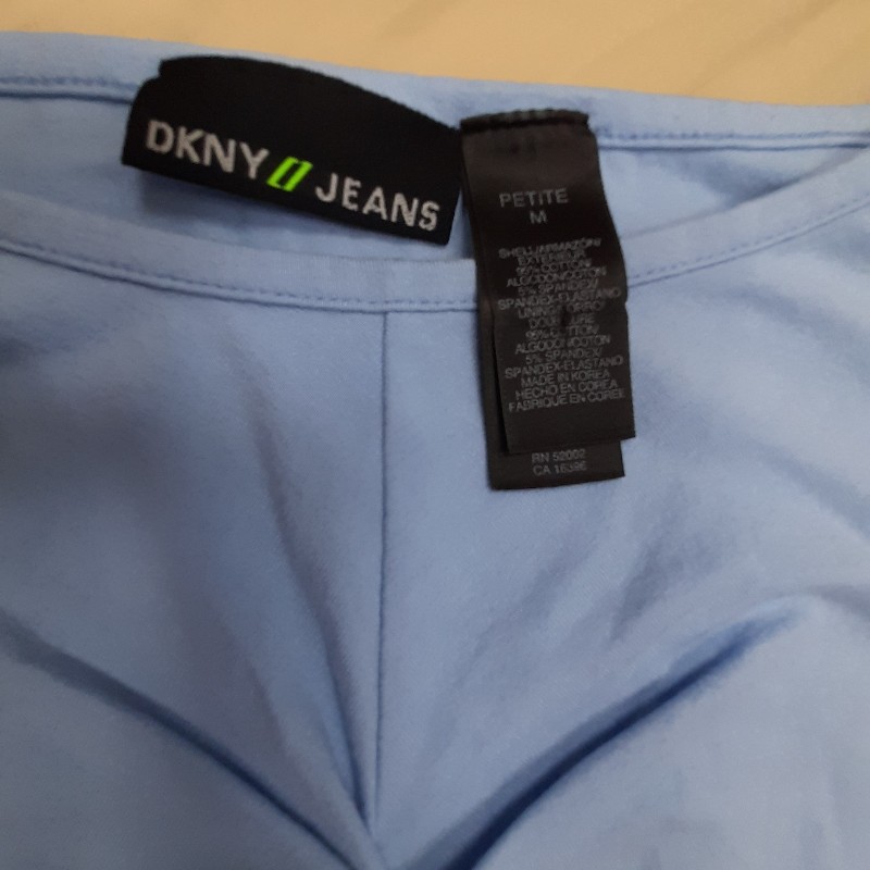 DKNY Jeans扭結設計感上衣～降價囉！＄350-2