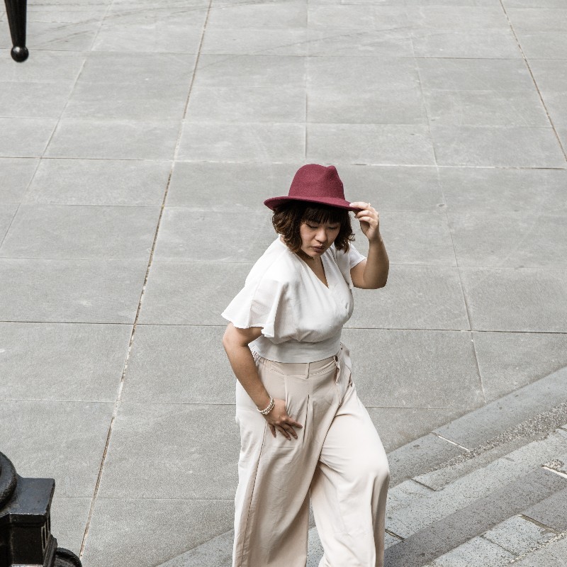 中大尺碼OOTD-深V領綁帶上衣(四色中的白色)-3