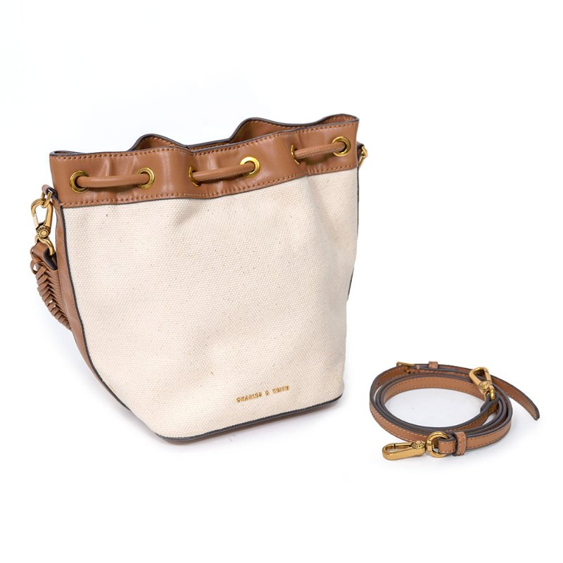 【張若妤私服】CHARLES & KEITH 編織提把帆布水桶包-1