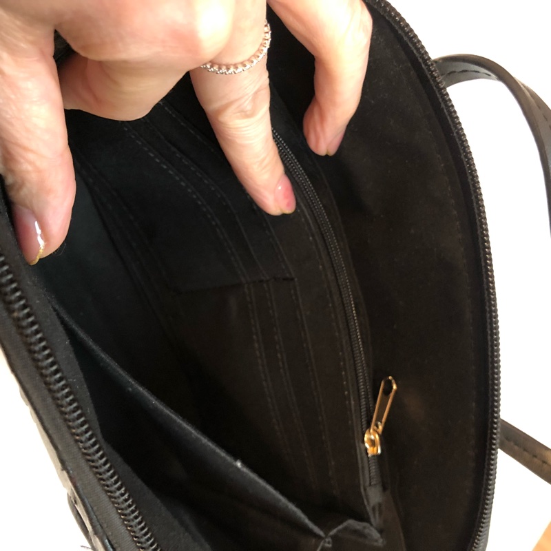 正版三麗鷗 Hello Kitty 黑色 手拿包 小包 二手-3