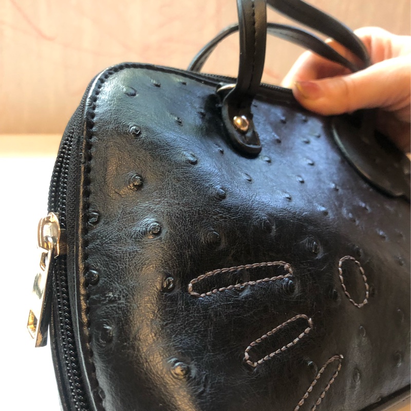 正版三麗鷗 Hello Kitty 黑色 手拿包 小包 二手-5