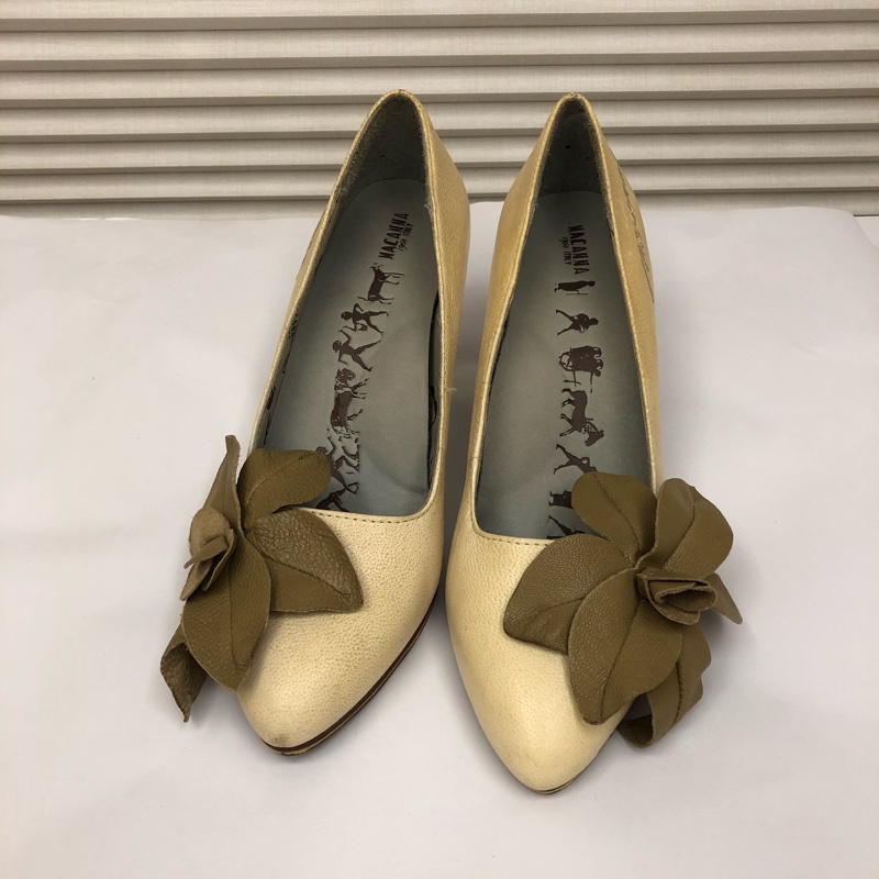 ‘客戶已保留’義大利麥肯納手工鞋，質優天然米色牛皮紋，氣墊，尺寸：22.5cm,（23cm-23.5可試）跟高5cm-1