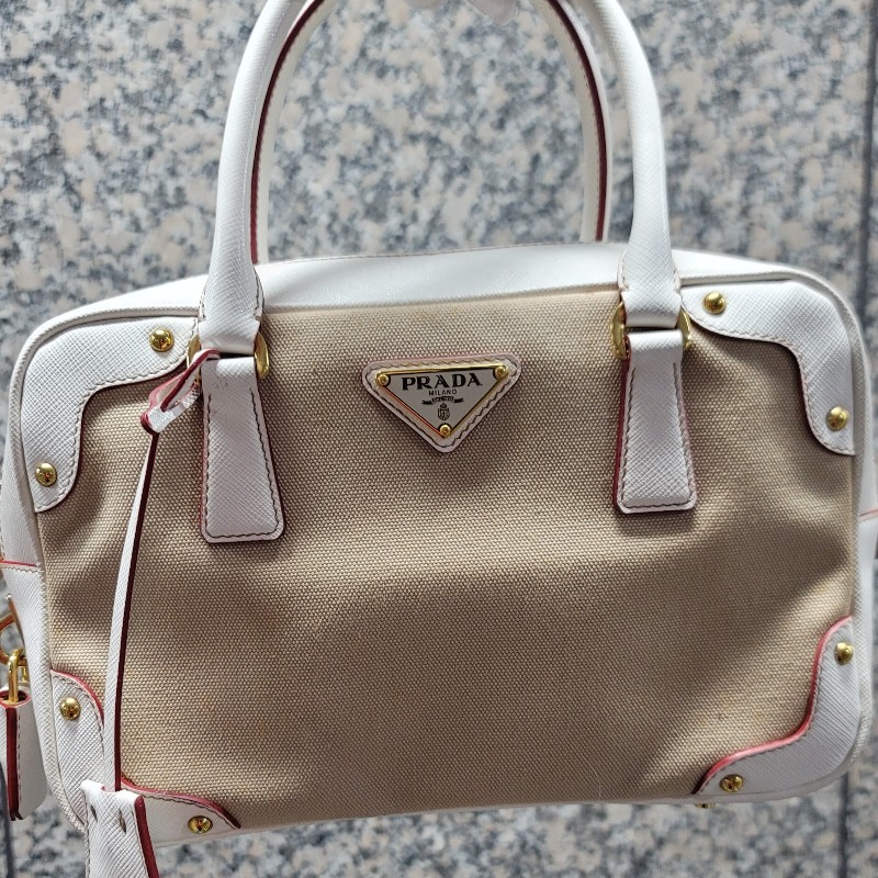 [正品名牌包 ] PRADA 經典三角浮雕LOGO手提包-0