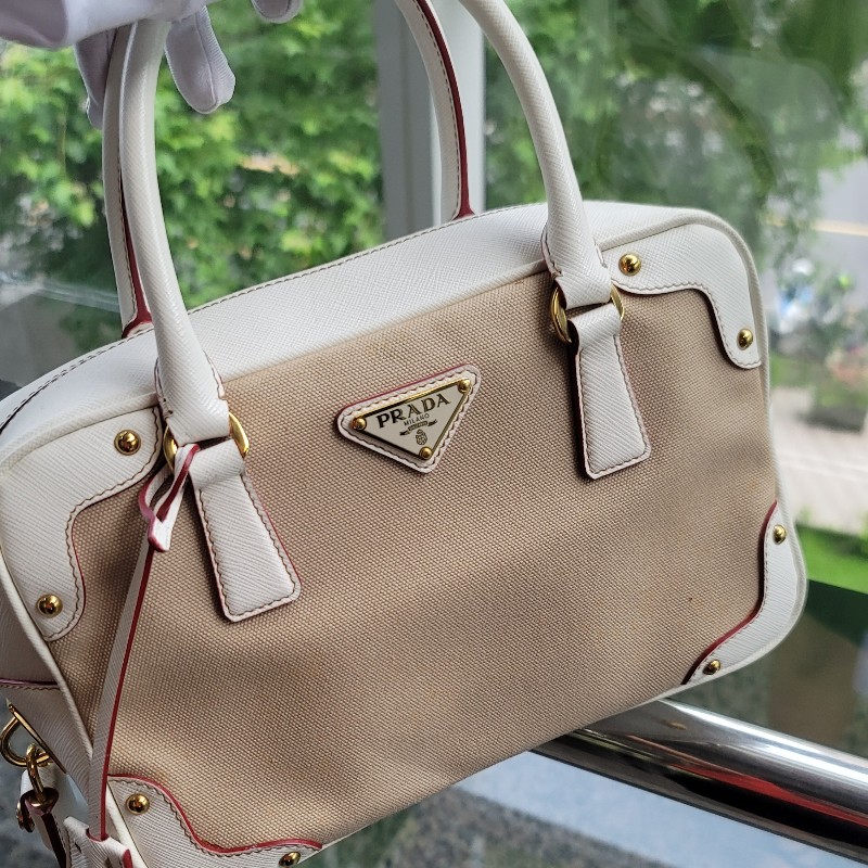[正品名牌包 ] PRADA 經典三角浮雕LOGO手提包-1