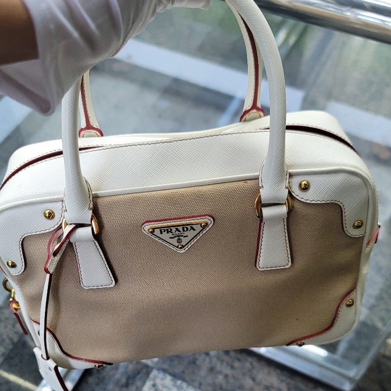 [正品名牌包 ] PRADA 經典三角浮雕LOGO手提包-2