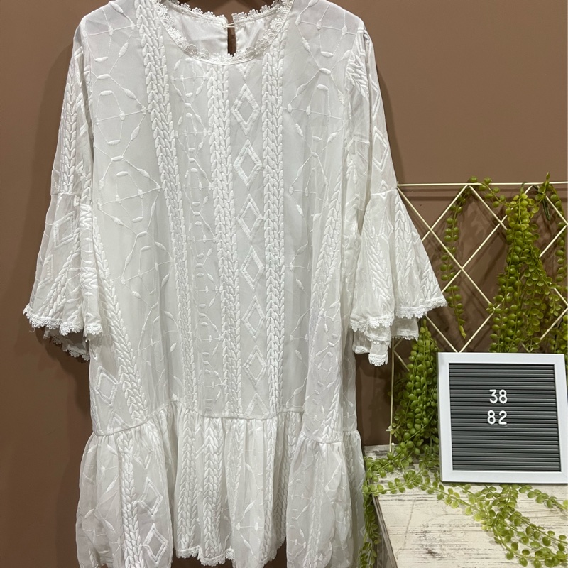 法式田園白色蕾絲喇叭袖氣質洋裝-0