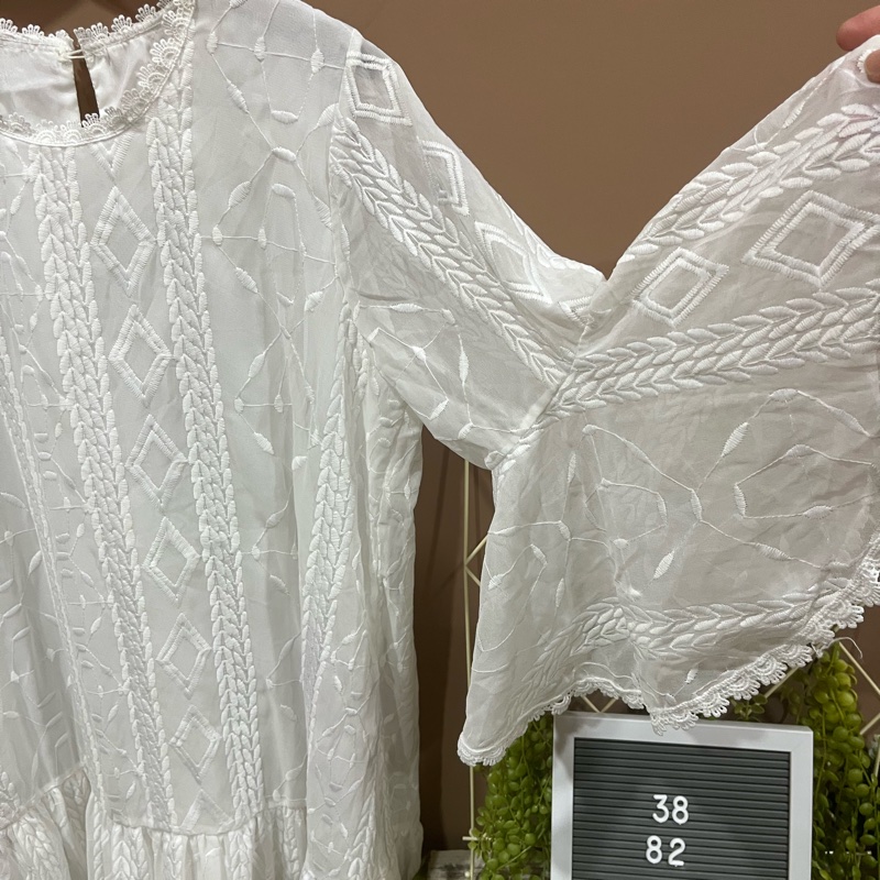 法式田園白色蕾絲喇叭袖氣質洋裝-1