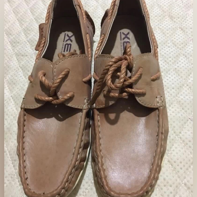 XES近全新女款休閒鞋-1