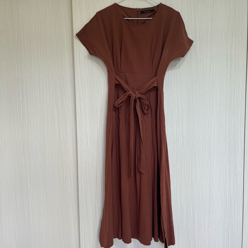 Queenshop 腰綁帶造型棉麻洋裝 咖啡-0