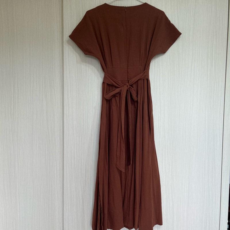 Queenshop 腰綁帶造型棉麻洋裝 咖啡-3