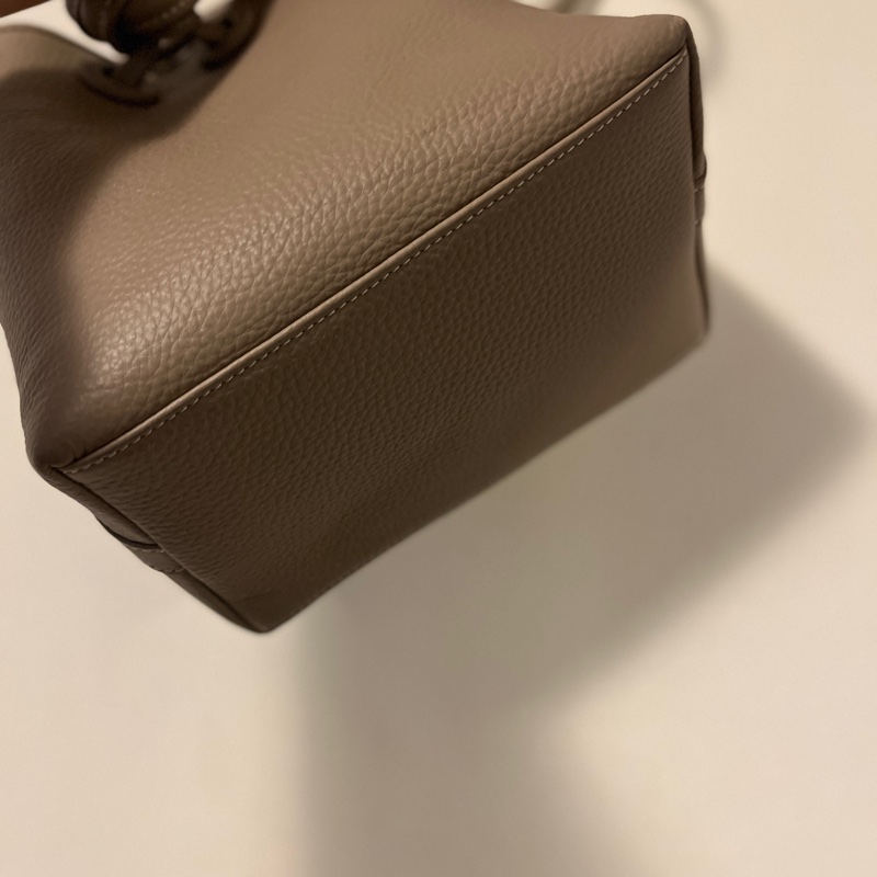 類似日本vasic bond bag 中款 大象灰紐結水桶包~ 真皮 真皮的喔-2