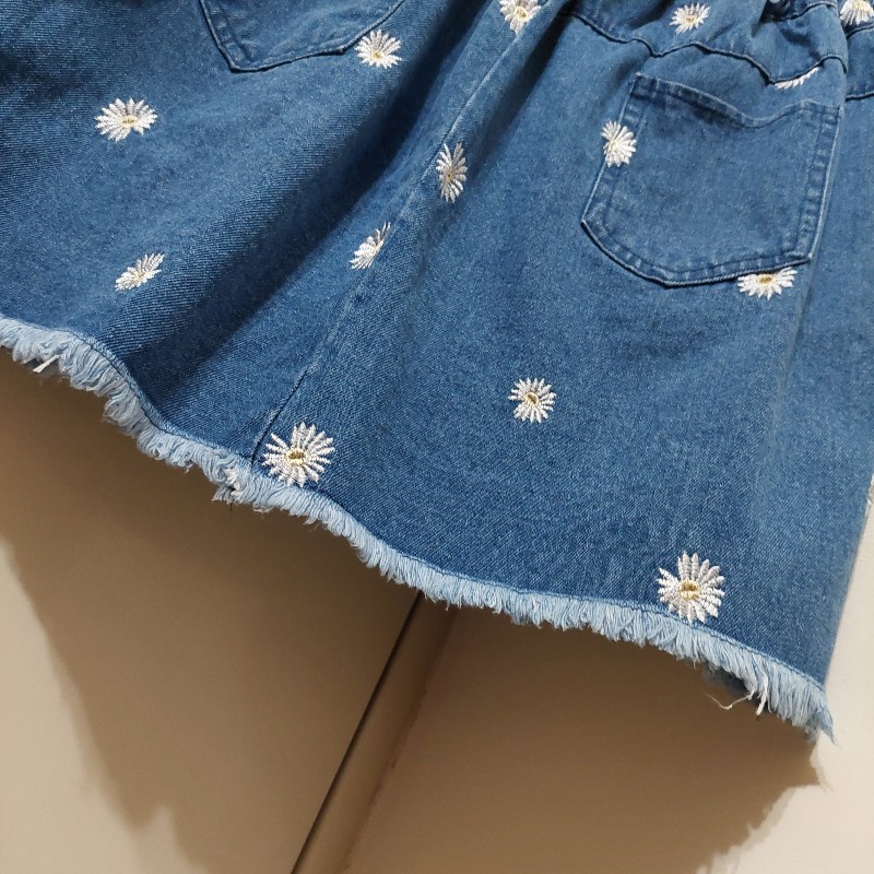 正韓 小雛菊 刺繡 牛仔短裙 褲裙 安全褲內裡設計 雙扣 鬆緊-4