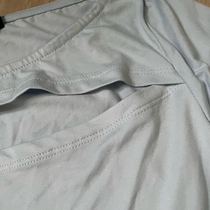 美國品牌｜Streetwear Society 前挖空上衣｜彈性長袖｜露胸｜瑜伽衣｜淺藍色｜漏胸｜二手衣-4
