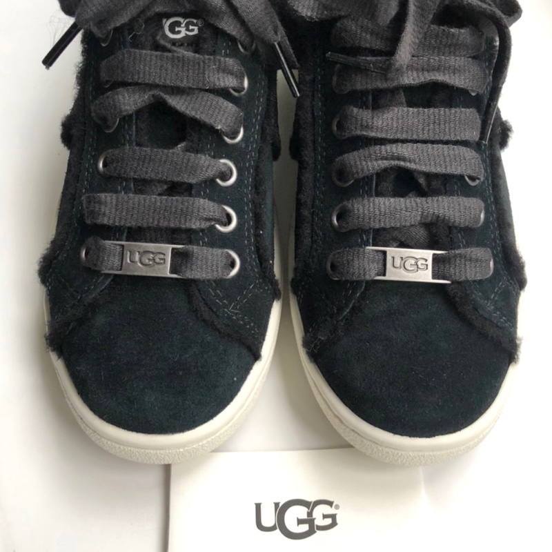 UGG麂皮黑色休閒鞋(全新附鞋盒)-0