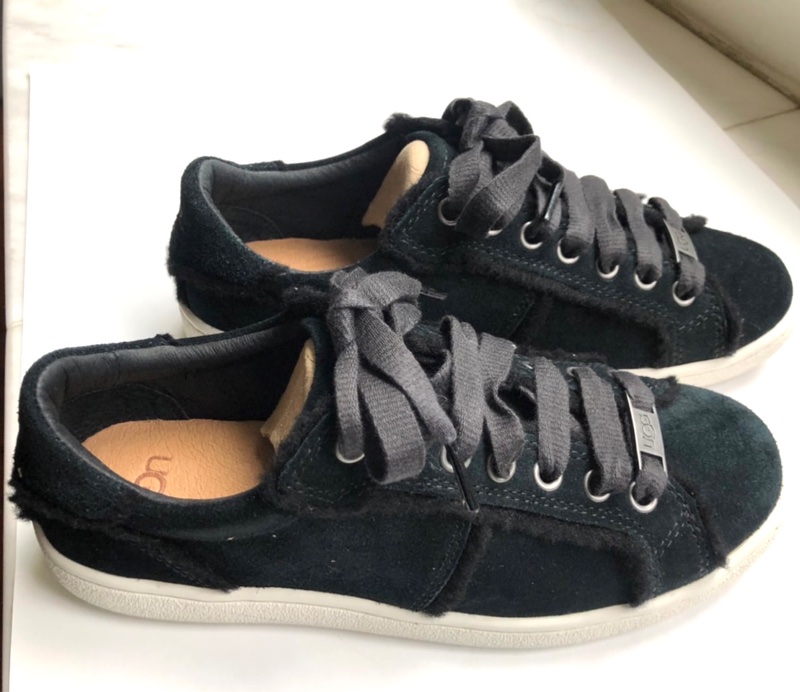 UGG麂皮黑色休閒鞋(全新附鞋盒)-1