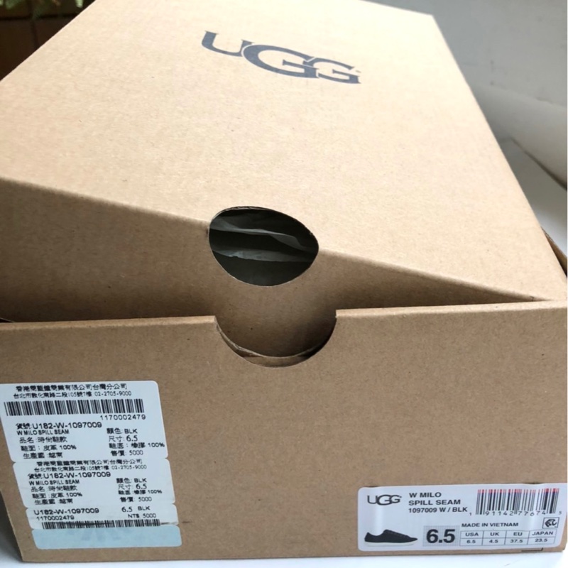 UGG麂皮黑色休閒鞋(全新附鞋盒)-4